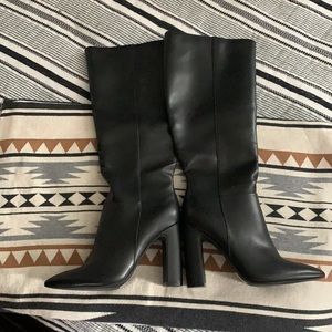 Forever 21 Black Heeled Boots 🖤